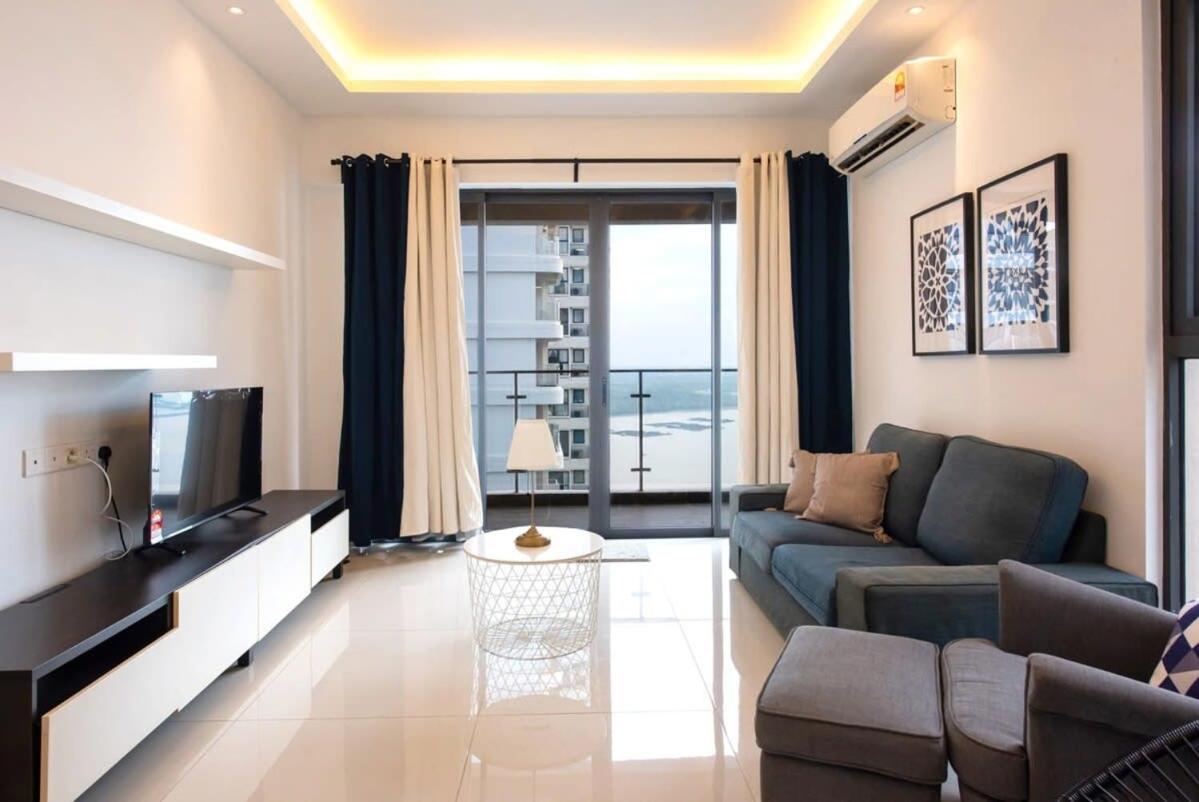 Comfy 3Br Apt In Danga Bay Free Parking Sea View Джохор-Бару Экстерьер фото