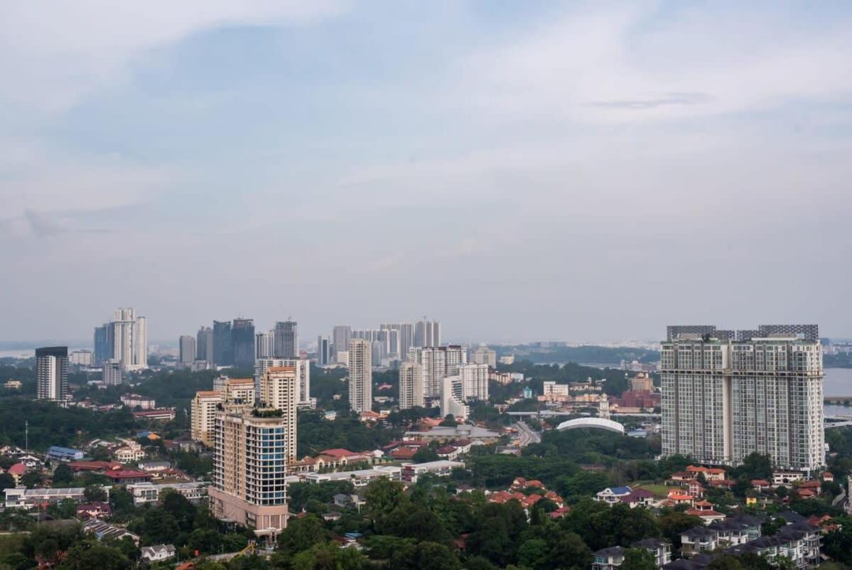 Comfy 3Br Apt In Danga Bay Free Parking Sea View Джохор-Бару Экстерьер фото